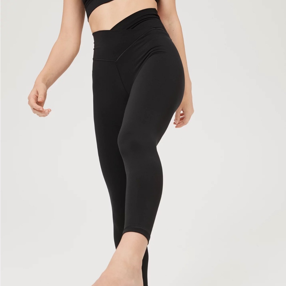 NWOT Aerie Real me Crossover Legging in Black